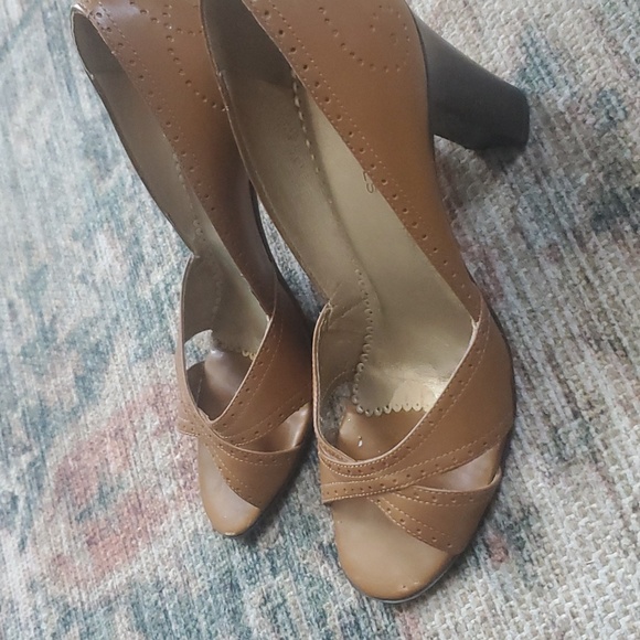 heels - Picture 3 of 4